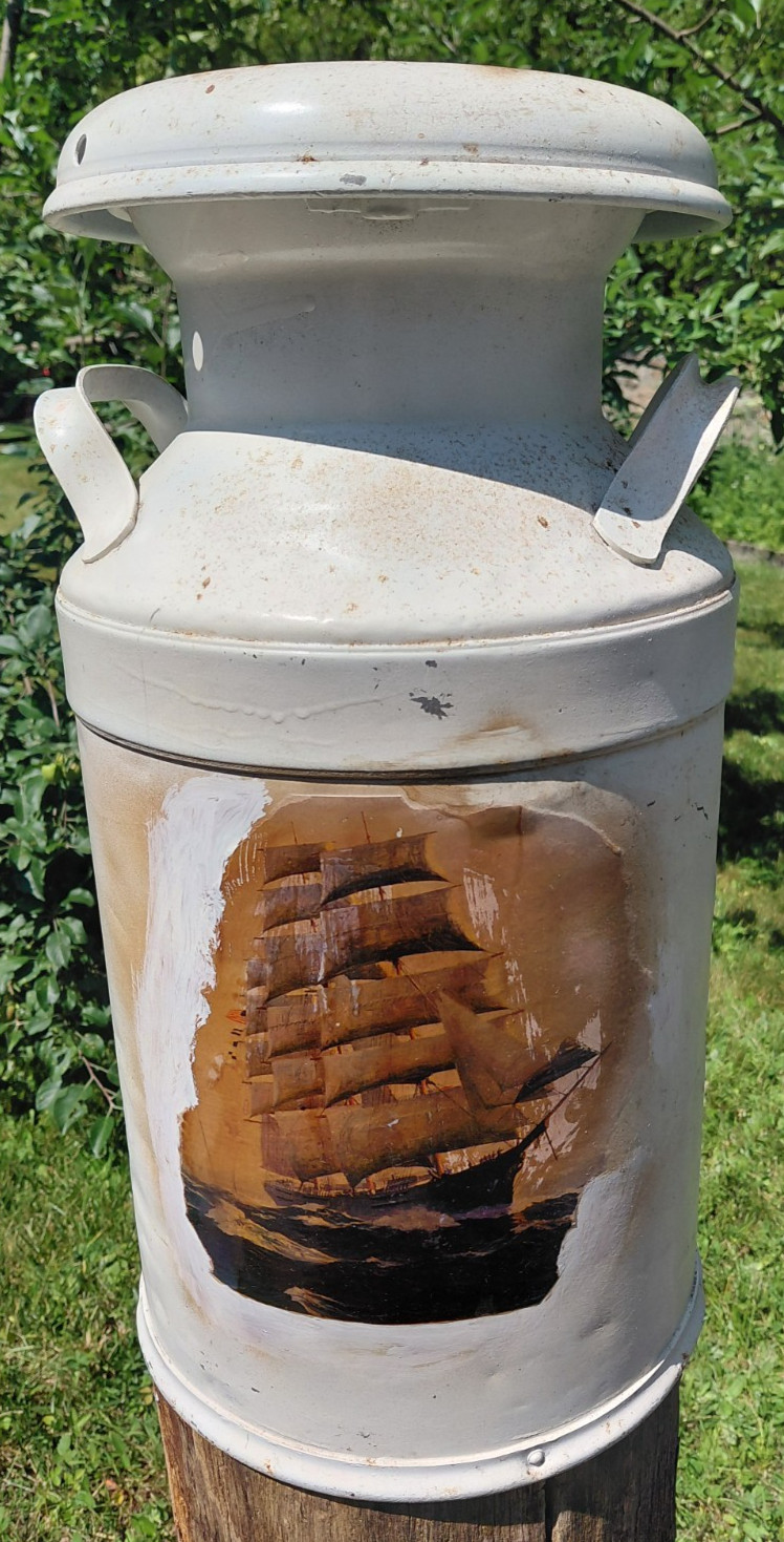 Antique Cream City Milwaukee, WI 5 Gallon Painted Milk Can w/Lid Antique Cream City Milwaukee, WI 5 Gallon Painted Milk Can w/Lid