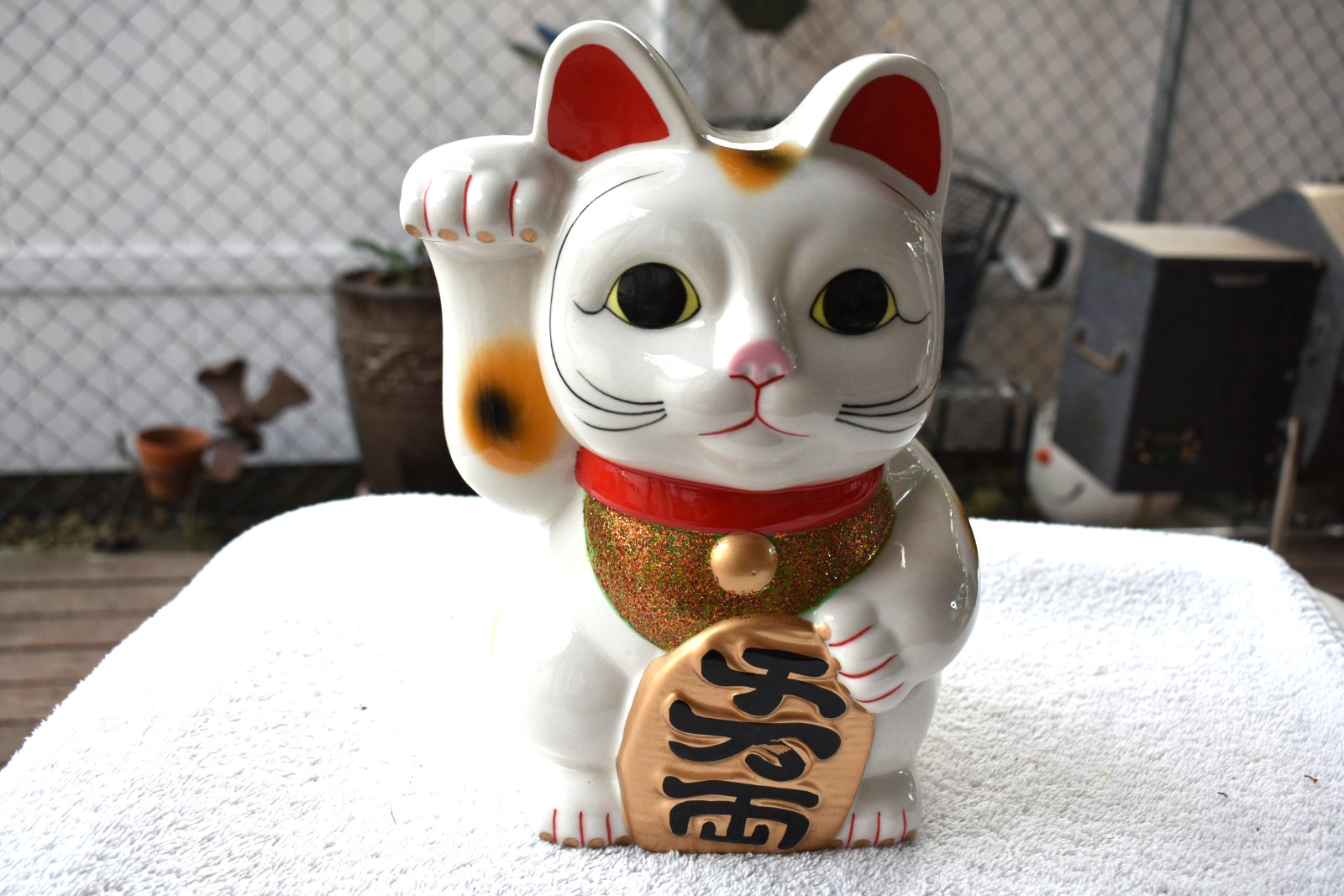 VTG Japanese Maneki Neko Beckoning Lucky Cat Figurine 10 Inch
