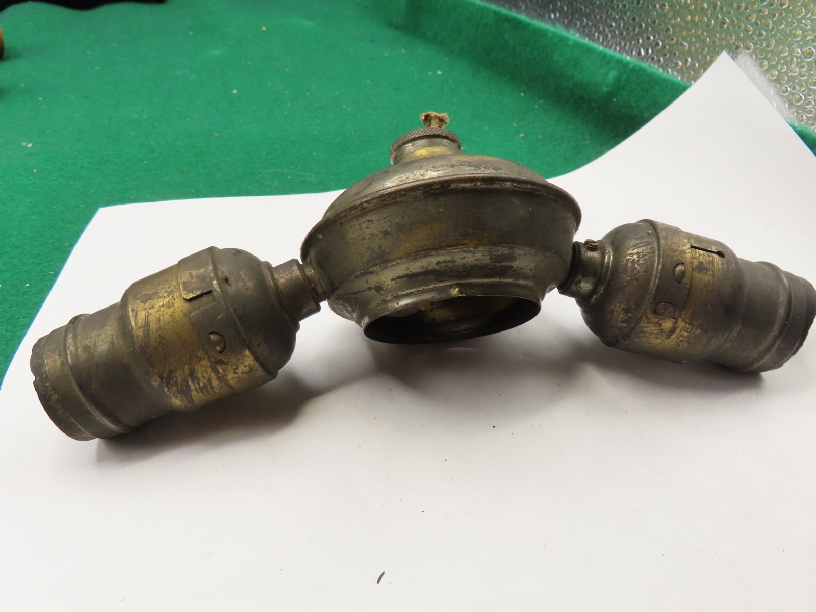 SALVAGED ANTIQUE BRASS CLUSTER W/ 2 MARKED WEBBER FAT BOY SOCKETS NO SWITCHES SALVAGED ANTIQUE BRASS CLUSTER W/ 2 MARKED WEBBER FAT BOY SOCKETS NO SWITCHES