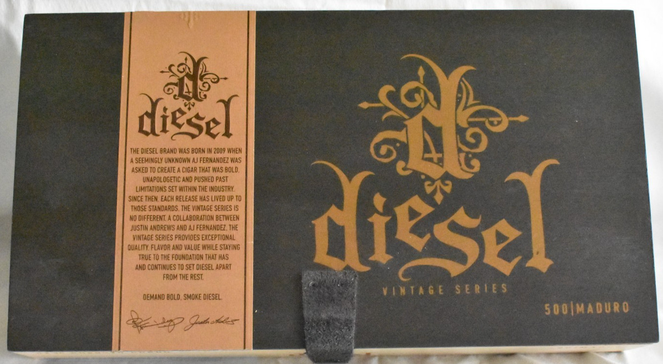 DIESEL -VINTAGE SERIES -5 X56 ROBUSTO GORDO -12 X 6 1/2 X 2 1/2 - MINT CONDITION DIESEL -VINTAGE SERIES -5 X56 ROBUSTO GORDO -12 X 6 1/2 X 2 1/2 - MINT CONDITION