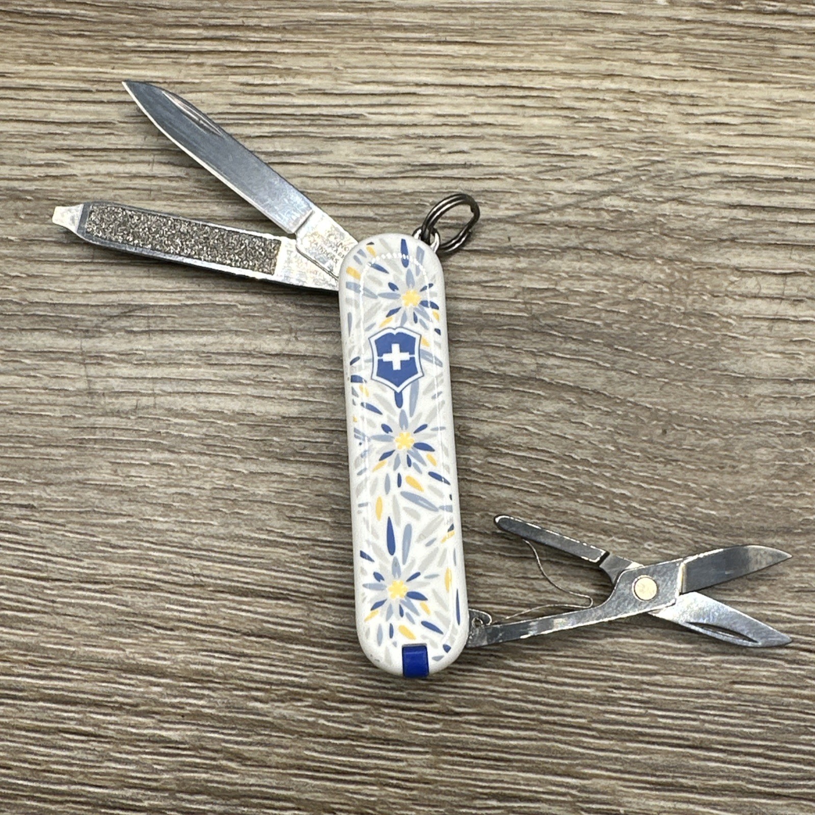 Victorinox Swiss Army Knife Alpine Edelweiss Limited Edition ClassicSD MultiTool