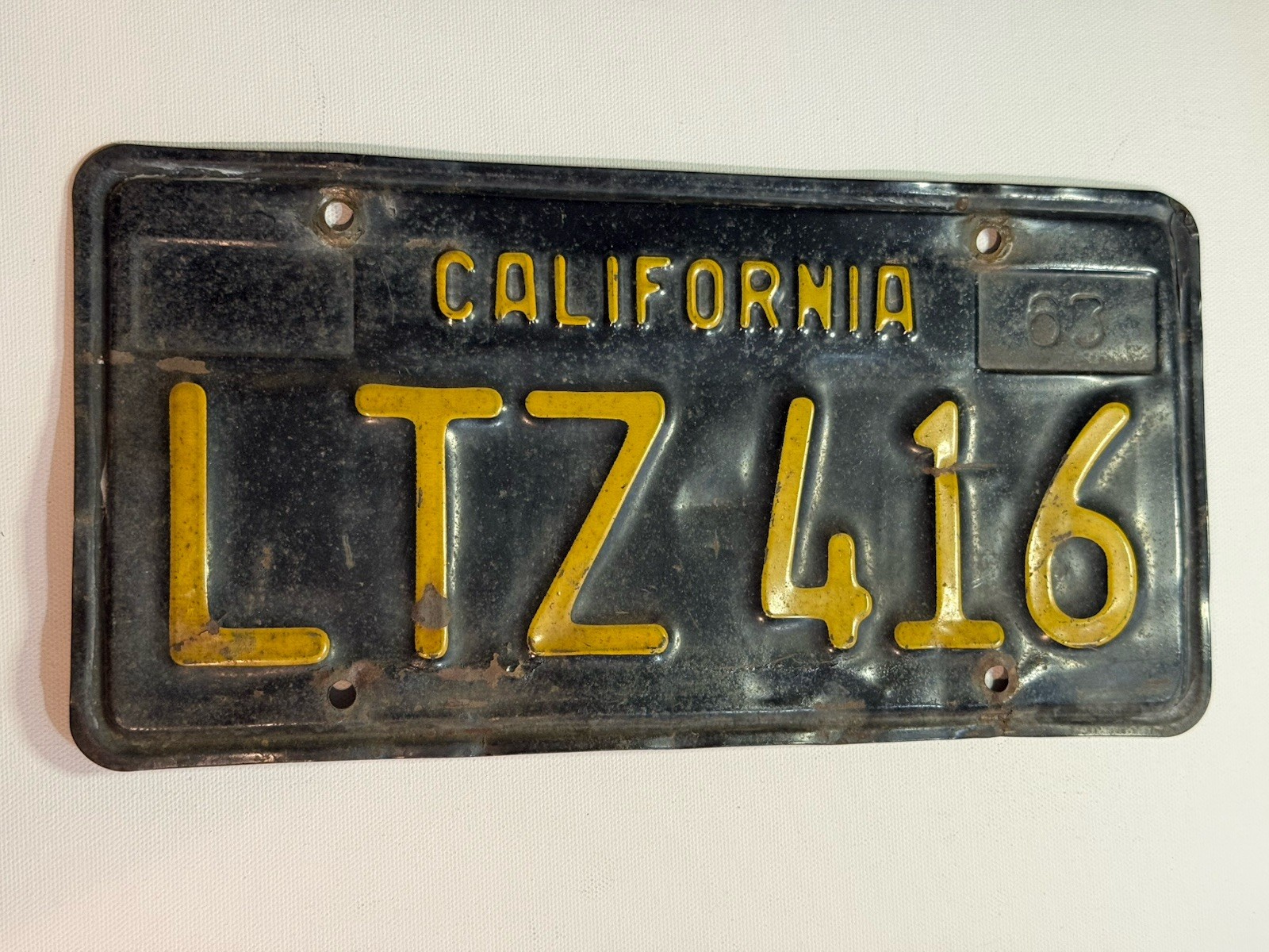 VINTAGE ORIGINAL 1963 CALIFORNIA LICENSE PLATE BLACK AND YELLOW LTZ 416 VINTAGE ORIGINAL 1963 CALIFORNIA LICENSE PLATE BLACK AND YELLOW LTZ 416