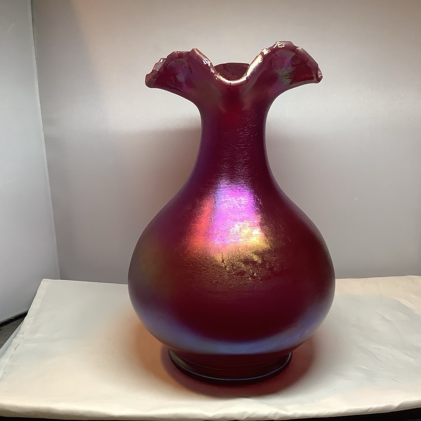 Red Iridescent Loetz Art Glass Hand Blown Vase 9 1/2 Inch Vase Red Iridescent Loetz Art Glass Hand Blown Vase 9 1/2 Inch Vase