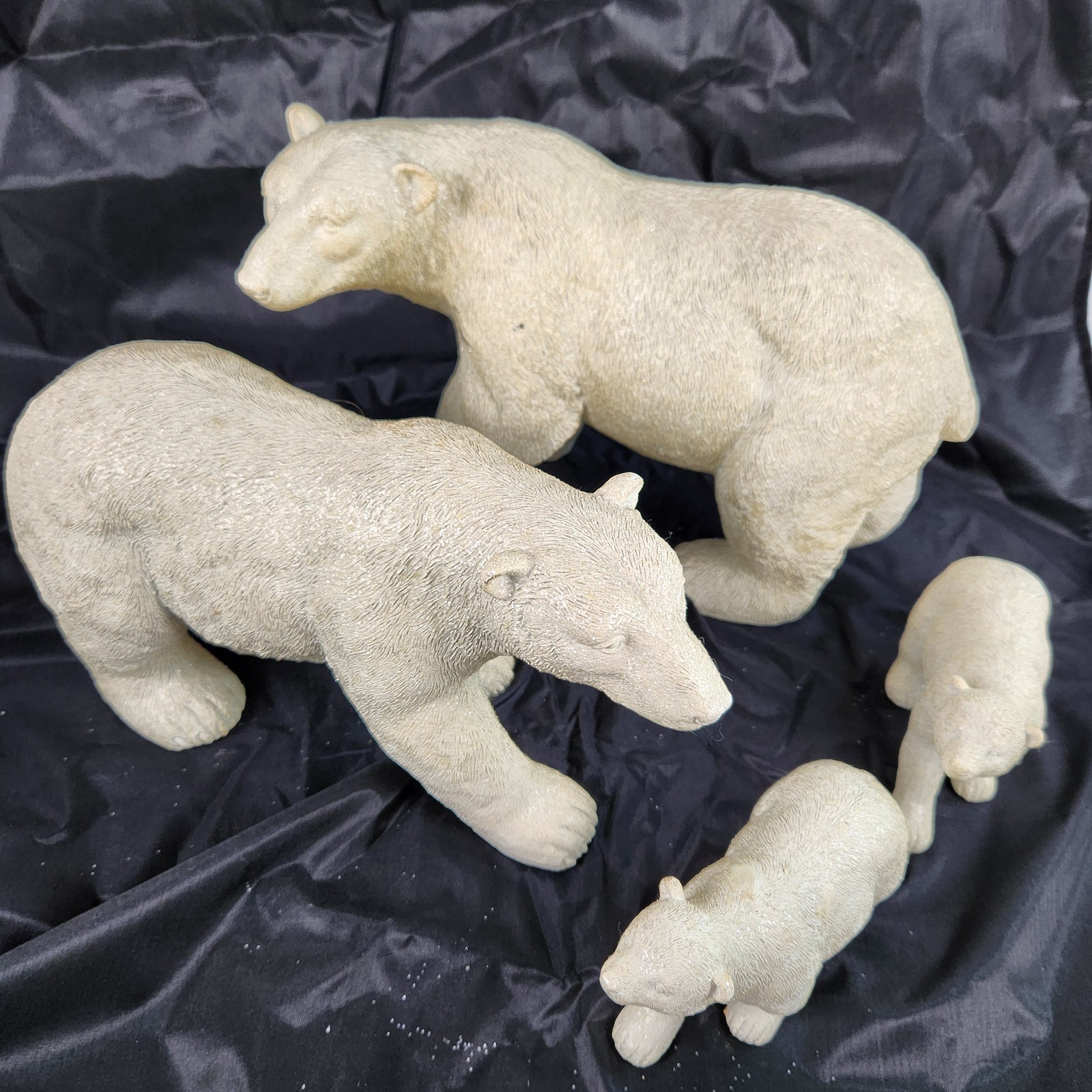 Polar Bear Family Figurine Set 4PCS Mother Father Cubs Wildlife Decor Statue Polar Bear Family Figurine Set 4PCS Mother Father Cubs Wildlife Decor Statue