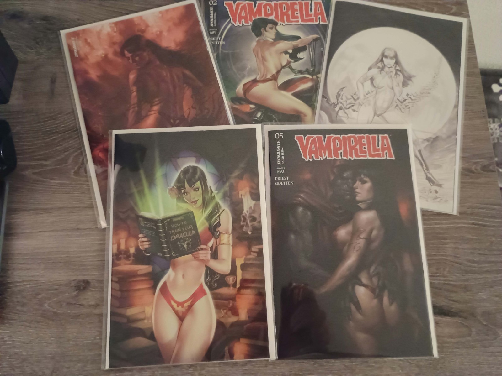 🌟Vampirella Variant Lot: Exclusive Foil, Virgins, Ratios, Halloween Horror 🌟 🌟Vampirella Variant Lot: Exclusive Foil, Virgins, Ratios, Halloween Horror 🌟
