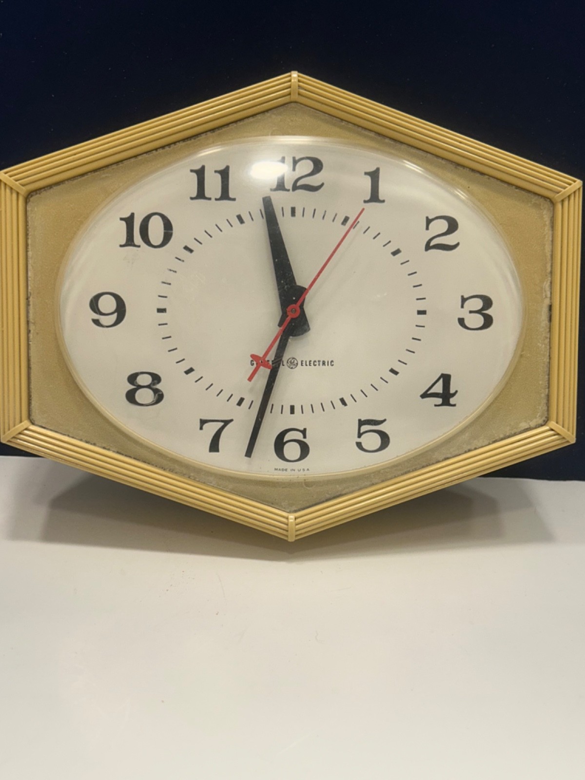 Vintage Mid Century General Electric Wall Clock Plastic Case GE Model 2154 Vintage Mid Century General Electric Wall Clock Plastic Case GE Model 2154