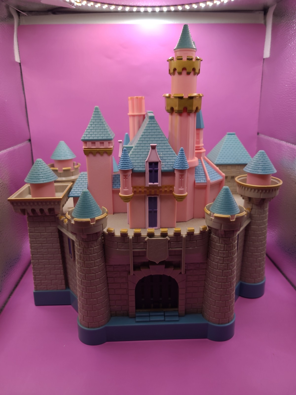 Retired Disney Parks Sleeping Beauty Castle Play Set Sounds Music WORKS Read Des Retired Disney Parks Sleeping Beauty Castle Play Set Sounds Music WORKS Read Des