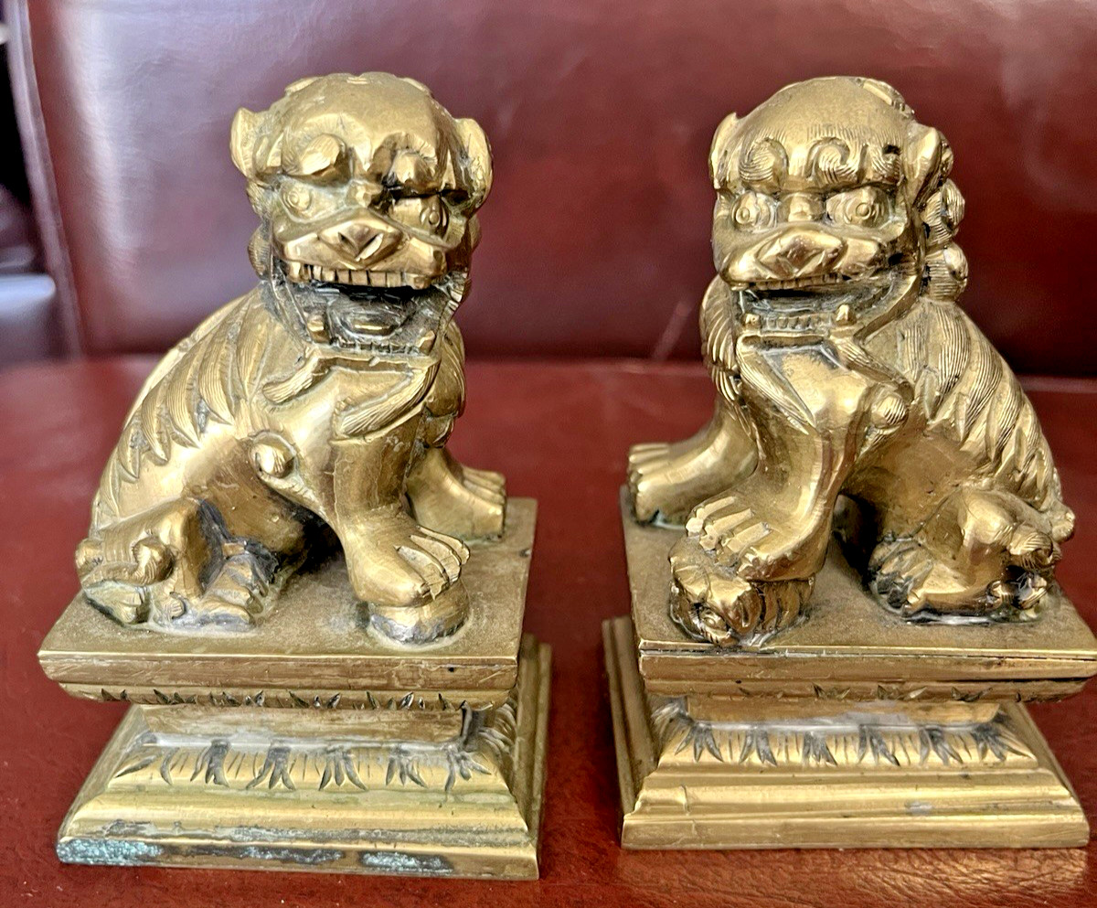PAIR CHINESE BRASS FOO DOGS GUARDIAN LIONS ON STEPPED BASES 11CM PAIR CHINESE BRASS FOO DOGS GUARDIAN LIONS ON STEPPED BASES 11CM