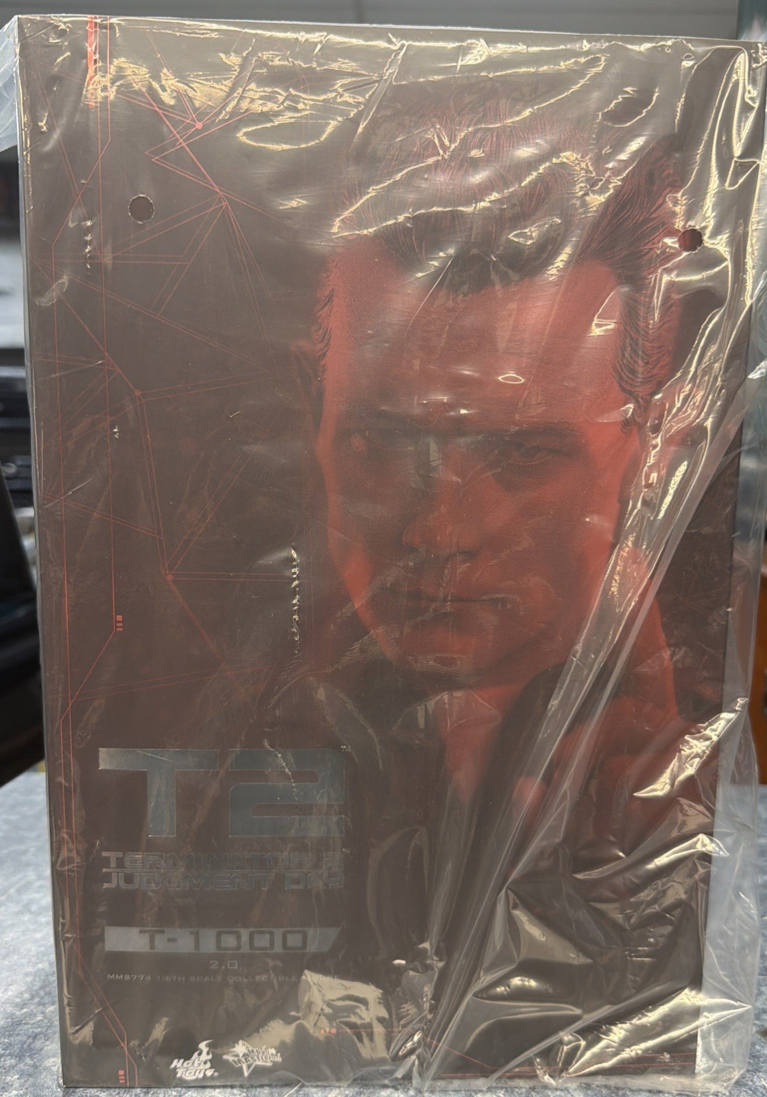 Ready Hot Toys MMS774 Terminator 2: Judgment Day 1/6 T-1000 (2.0) Ready Hot Toys MMS774 Terminator 2: Judgment Day 1/6 T-1000 (2.0)