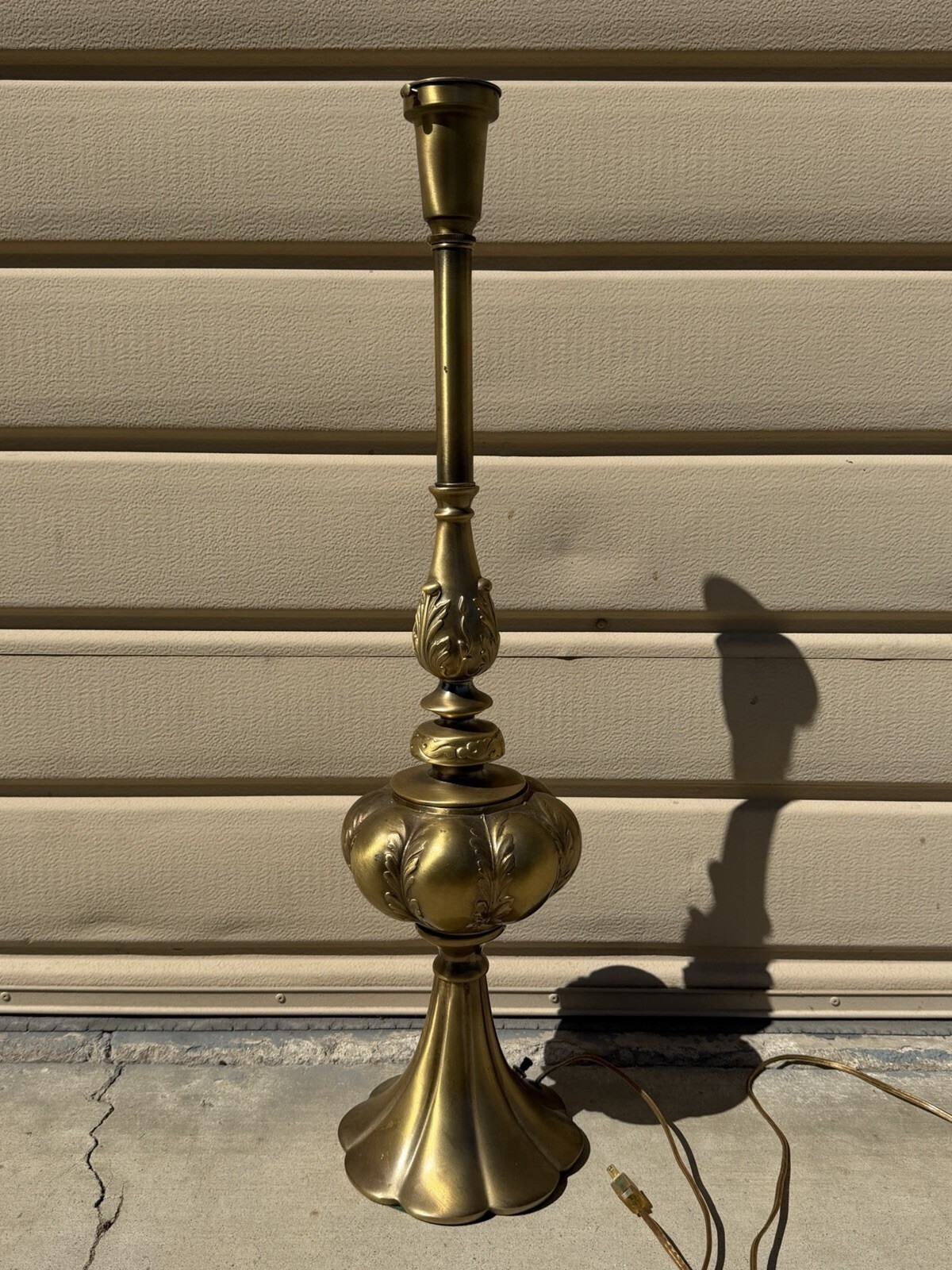 Vintage 1950s Rembrandt Masterpiece Brass Globe Table Lamp Hollywood Regency Vintage 1950s Rembrandt Masterpiece Brass Globe Table Lamp Hollywood Regency