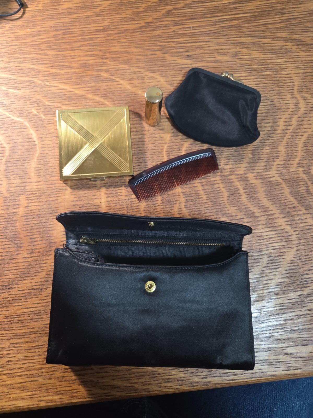 VTG PAUL BROWN Make-up Clutch WITH COMPACT,LIP STICK,COMB,& COIN PURSE. RARE.