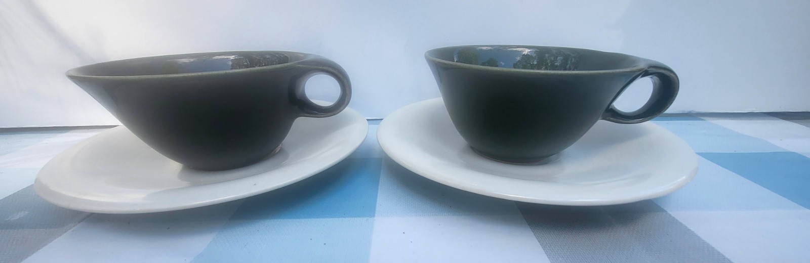 2 russel wright highlight cups and saucers Chive green and snow glaze 2 russel wright highlight cups and saucers Chive green and snow glaze