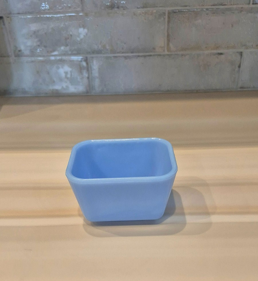 Vintage Pyrex Delphite Blue Refrigerator Dish 501-B Canada Milk Glass NO LID Vintage Pyrex Delphite Blue Refrigerator Dish 501-B Canada Milk Glass NO LID