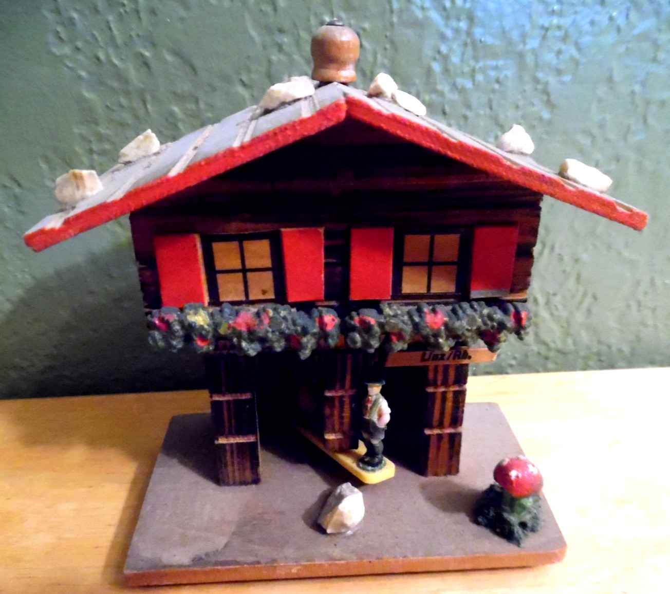VINTAGE 1950'S WOODEN GERMAN CHALET WEATHER HOUSE WORKING VINTAGE 1950'S WOODEN GERMAN CHALET WEATHER HOUSE WORKING