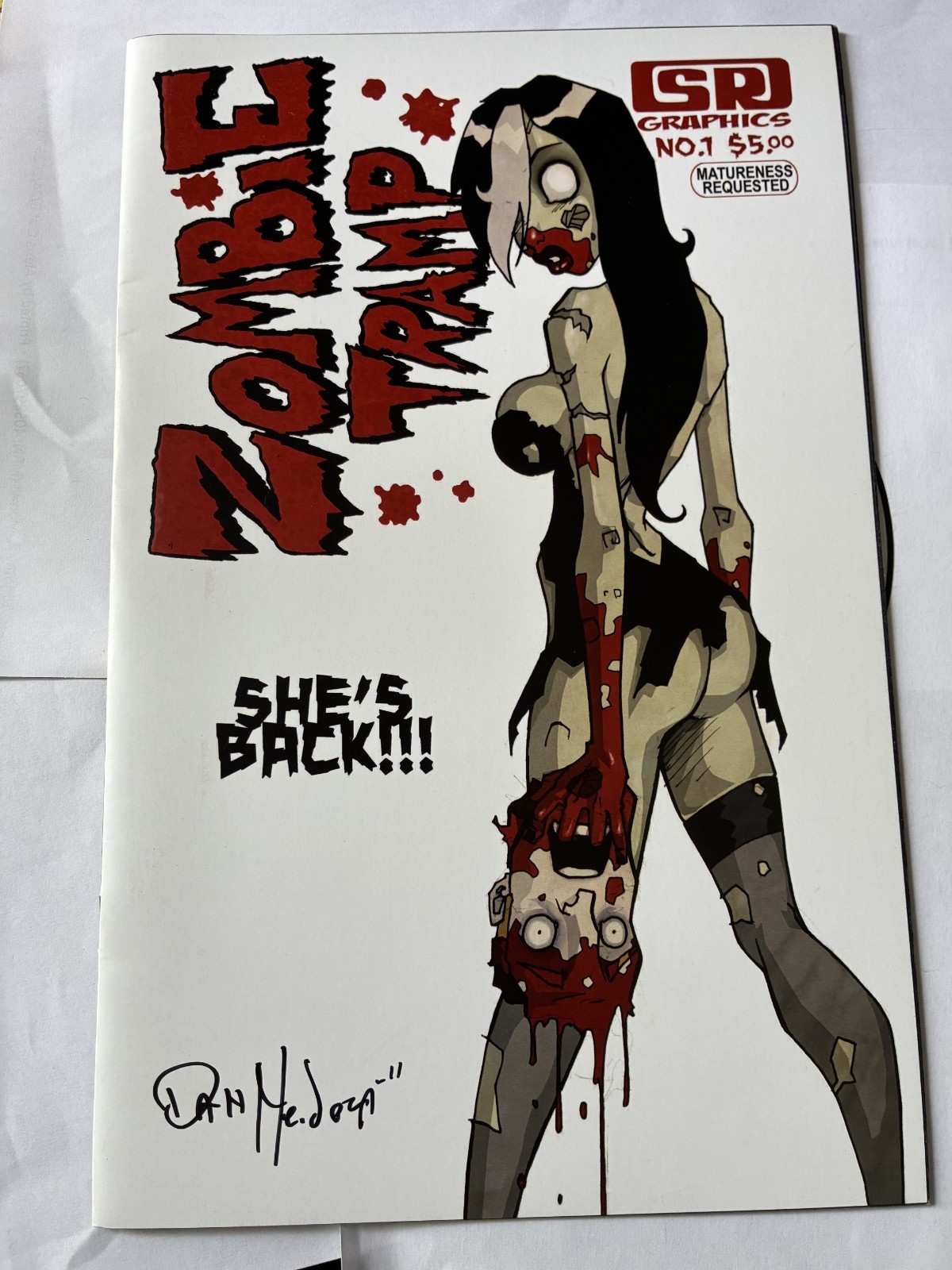 ZOMBIE TRAMP #1 FIRST PRINT VERY RARE SIGNED BY DAN MENDOZA ZOMBIE TRAMP #1 FIRST PRINT VERY RARE SIGNED BY DAN MENDOZA