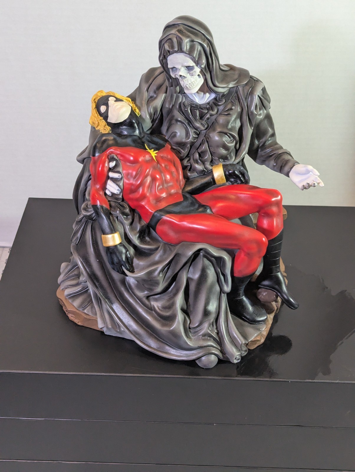 The Death of Captain Marvel Statue #170 of 4000 By Meg Stone Diamond Select 2002 The Death of Captain Marvel Statue #170 of 4000 By Meg Stone Diamond Select 2002