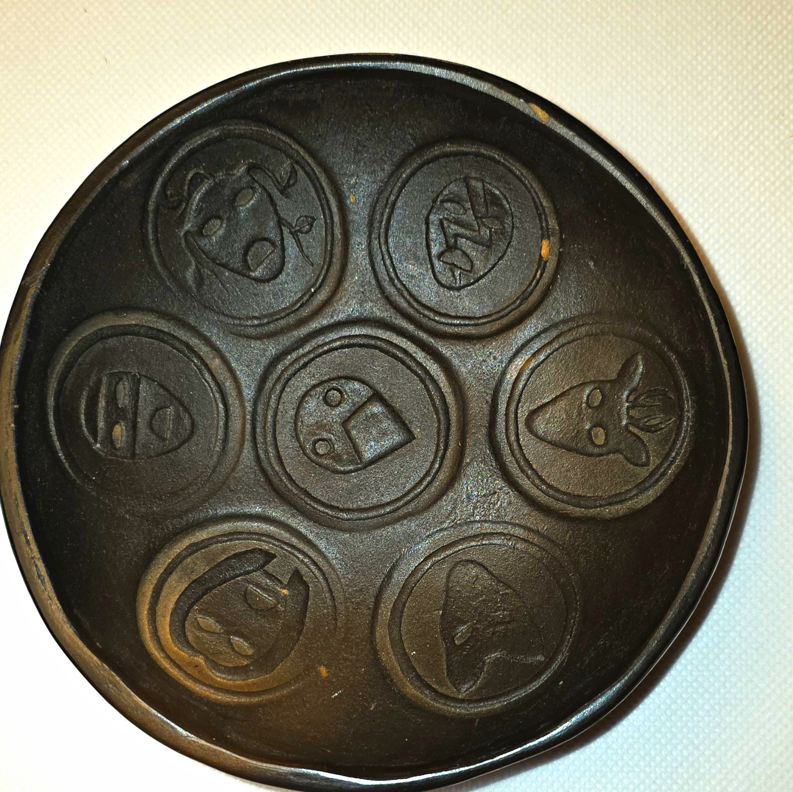 Dean Reed Cherokee Signed Handmade Pottery Bowl w/ Face & Animal Medallions Dean Reed Cherokee Signed Handmade Pottery Bowl w/ Face & Animal Medallions
