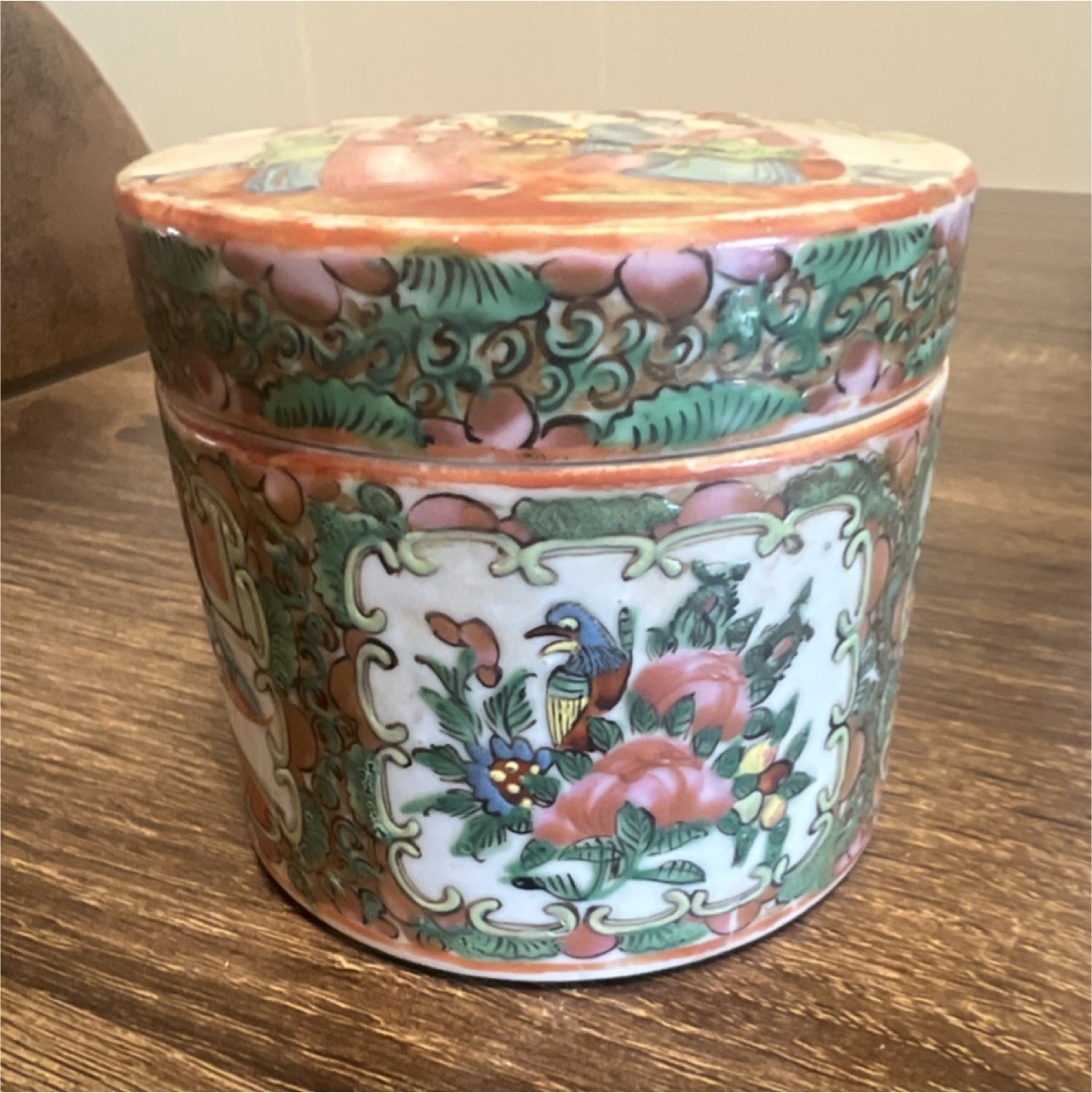 Antique Chinese Rose medallion porcelain cylinder lidded box jar QING dynasty Antique Chinese Rose medallion porcelain cylinder lidded box jar QING dynasty