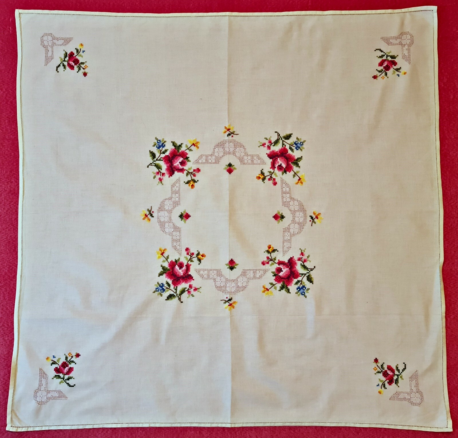 TABLECLOTH VINTAGE AUTHENTIC FLORAL ART CUT EMBROIDERY ROSES WHITE COTTON SQUARE