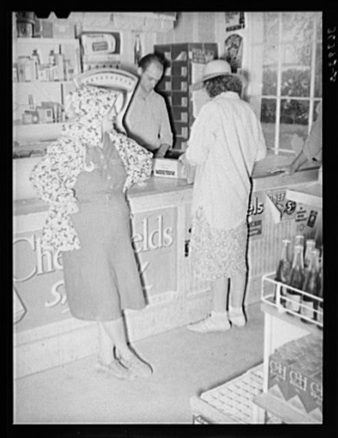 Photo:Casa Grande Valley Farms Arizona 1940 Grocery Store Customers