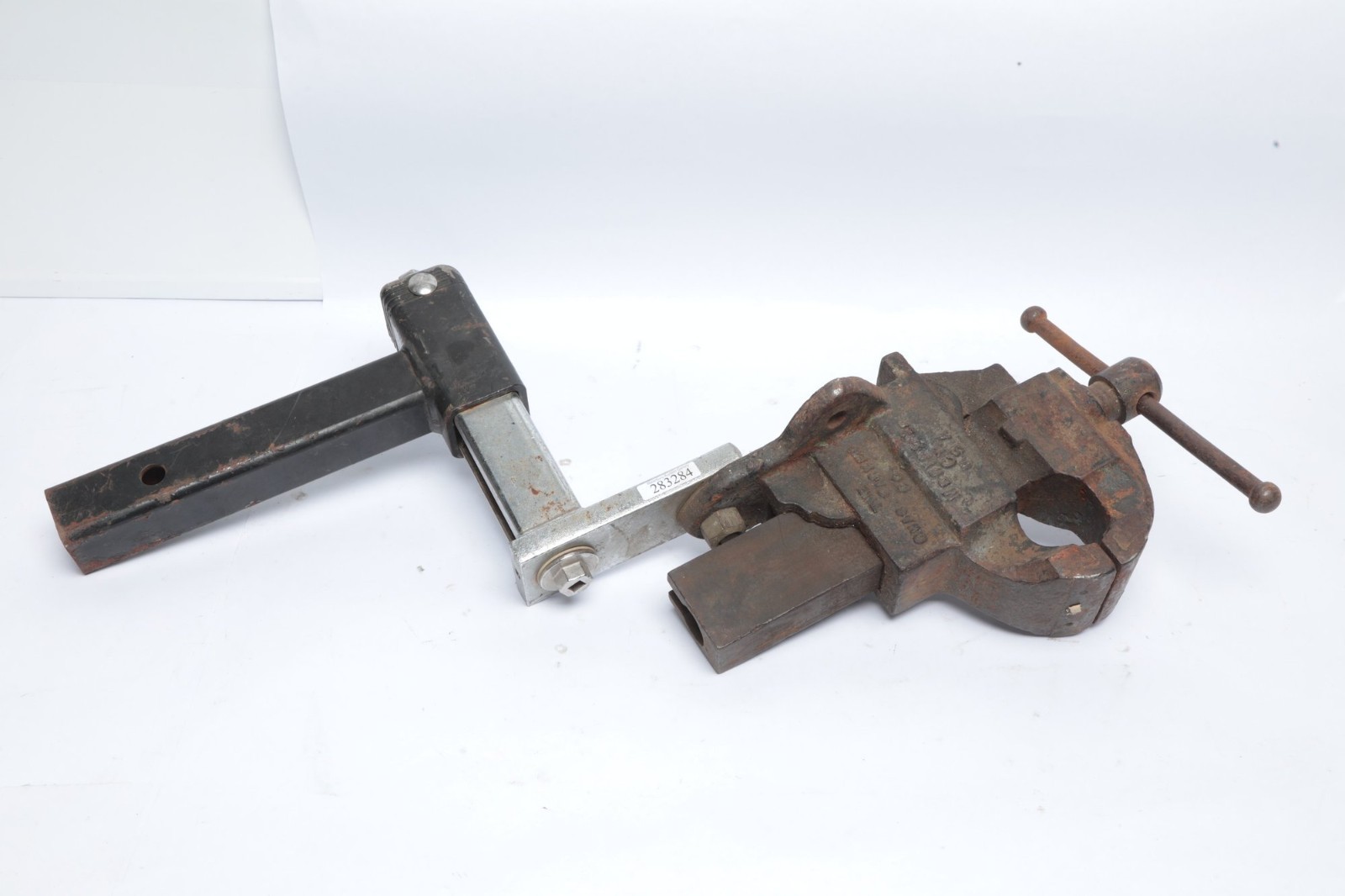 Vintage Chas Parker Meriden CT Heavy Duty Bench Vise w Metal Mount Bracket USA Vintage Chas Parker Meriden CT Heavy Duty Bench Vise w Metal Mount Bracket USA