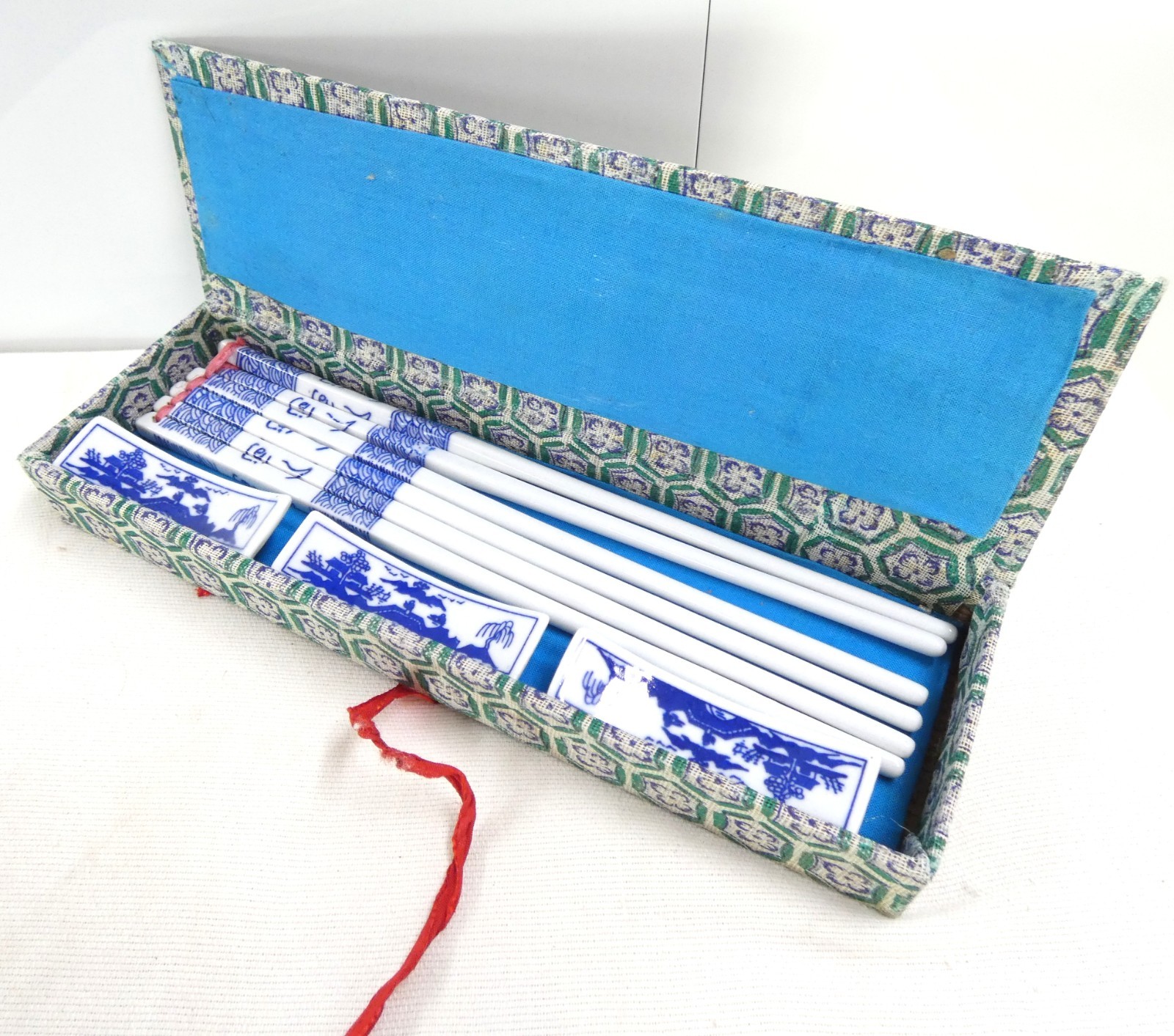 Vintage Chinese Blue & White Porcelain Copstick Silk Box Set