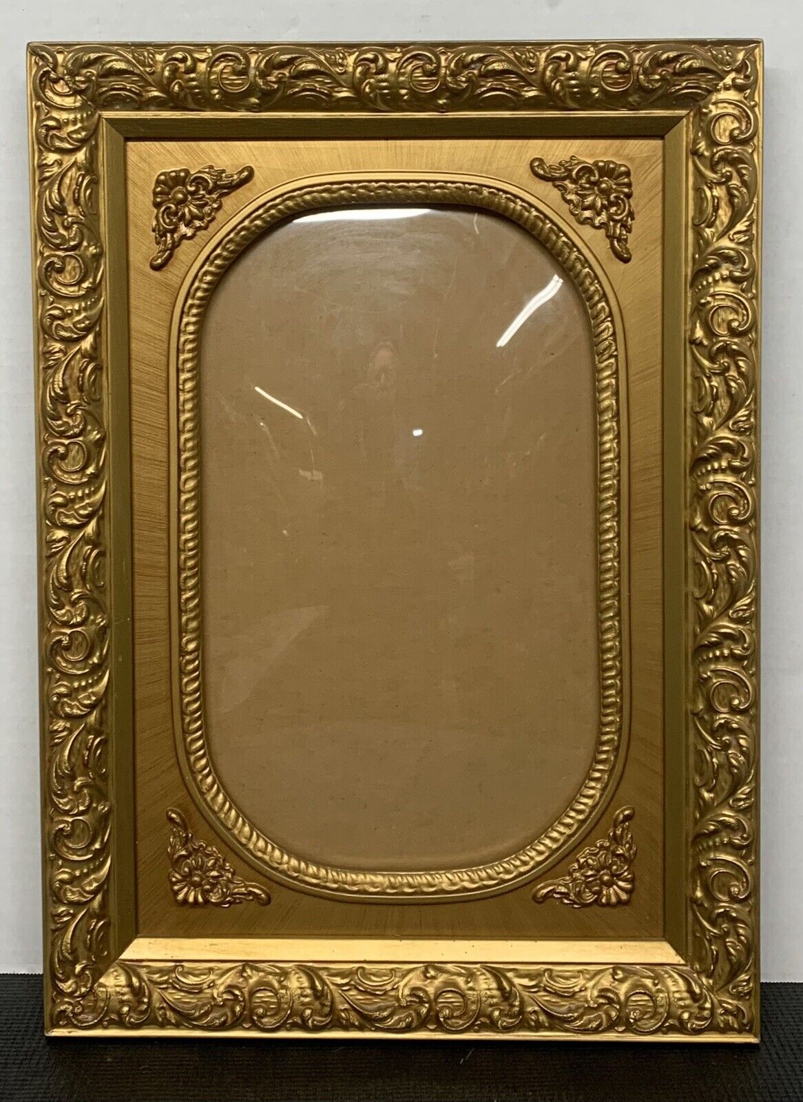 Beautiful Oval Convex Gold Tone Bubble Glass Picture Frame Floral 22” x 16”