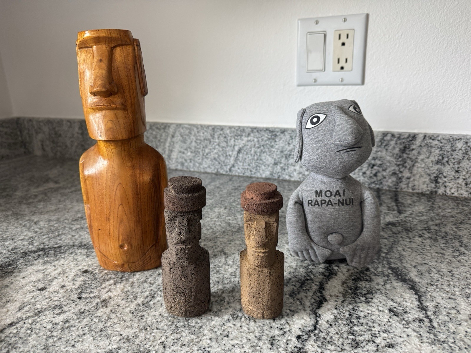 Vintage Wood Moai Rapa Nui Easter Island Statue, 2 Stone Moai And Cloth Moai.