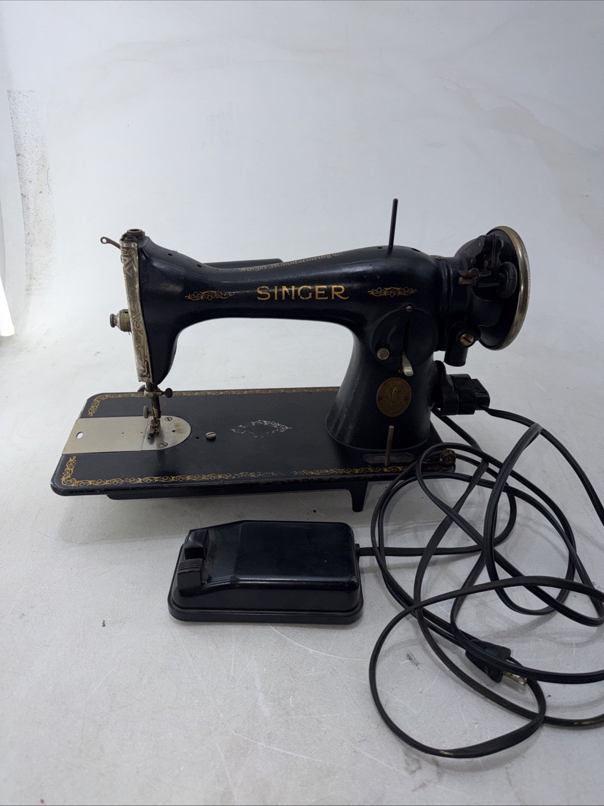 1936 Singer Sewing Machine 15-91 Potted Motor Working but needs Service - READ 1936 Singer Sewing Machine 15-91 Potted Motor Working but needs Service - READ