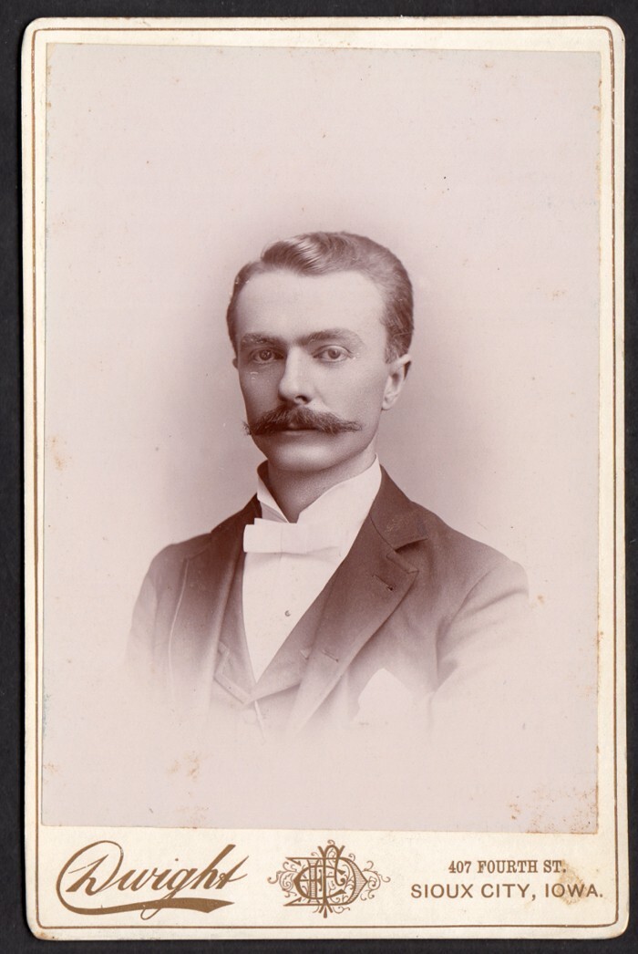 SUPREMELY COCKY FABULOUS MUSTACHE HOT MAN ~ GAY 1880s SIOUX CITY CABINET PHOTO
