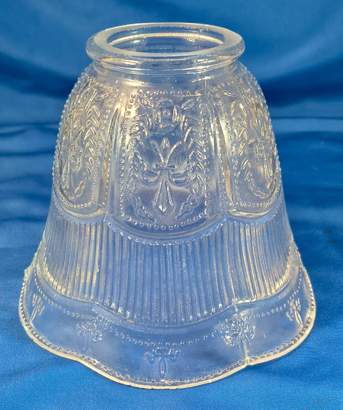Vtg Clear Glass Lamp Shade Fleur-De-Lis, Ribbed & Scalloped Edge 2 1/4” Fitter Vtg Clear Glass Lamp Shade Fleur-De-Lis, Ribbed & Scalloped Edge 2 1/4” Fitter