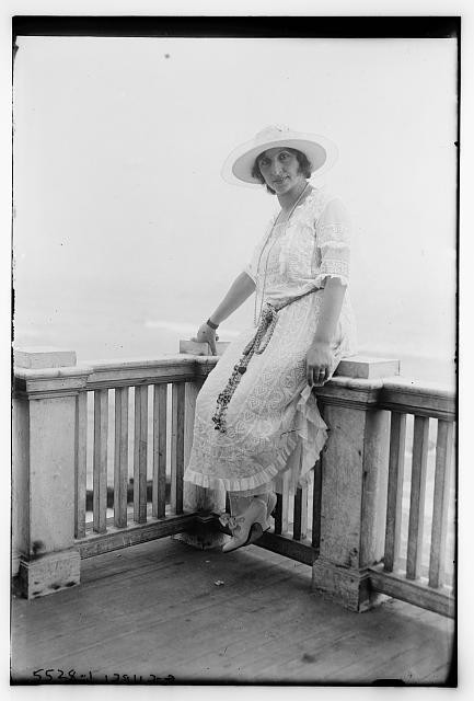 Photo:Galli-Curci Woman in Hat on Balcony 1920s