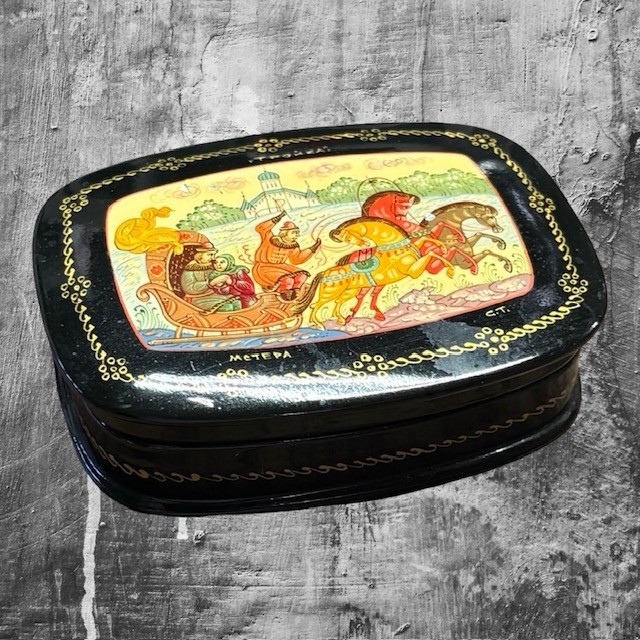 Vintage Mstera Russian Lacquer Trinket Box Hand Painted Troika Scene Black Red Vintage Mstera Russian Lacquer Trinket Box Hand Painted Troika Scene Black Red