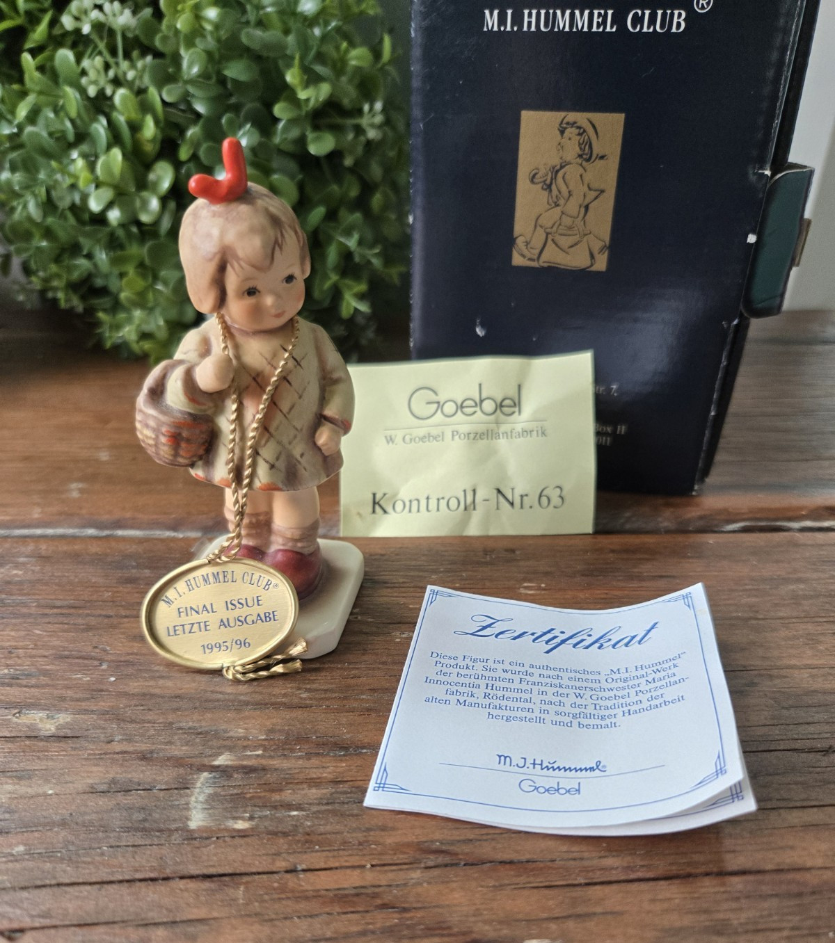 Vintage Goebel M.I. Hummel I Brought You A Gift Porcelain Figurine Hum 479-tmk-7