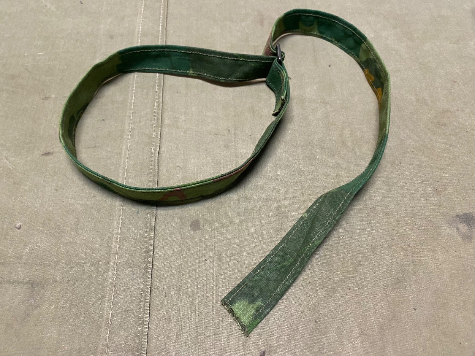 ORIGINAL KOREAN VIETNAM WAR US ARMY USMC MITCHELL CAMO SHELTER HALF CARRY STRAP
