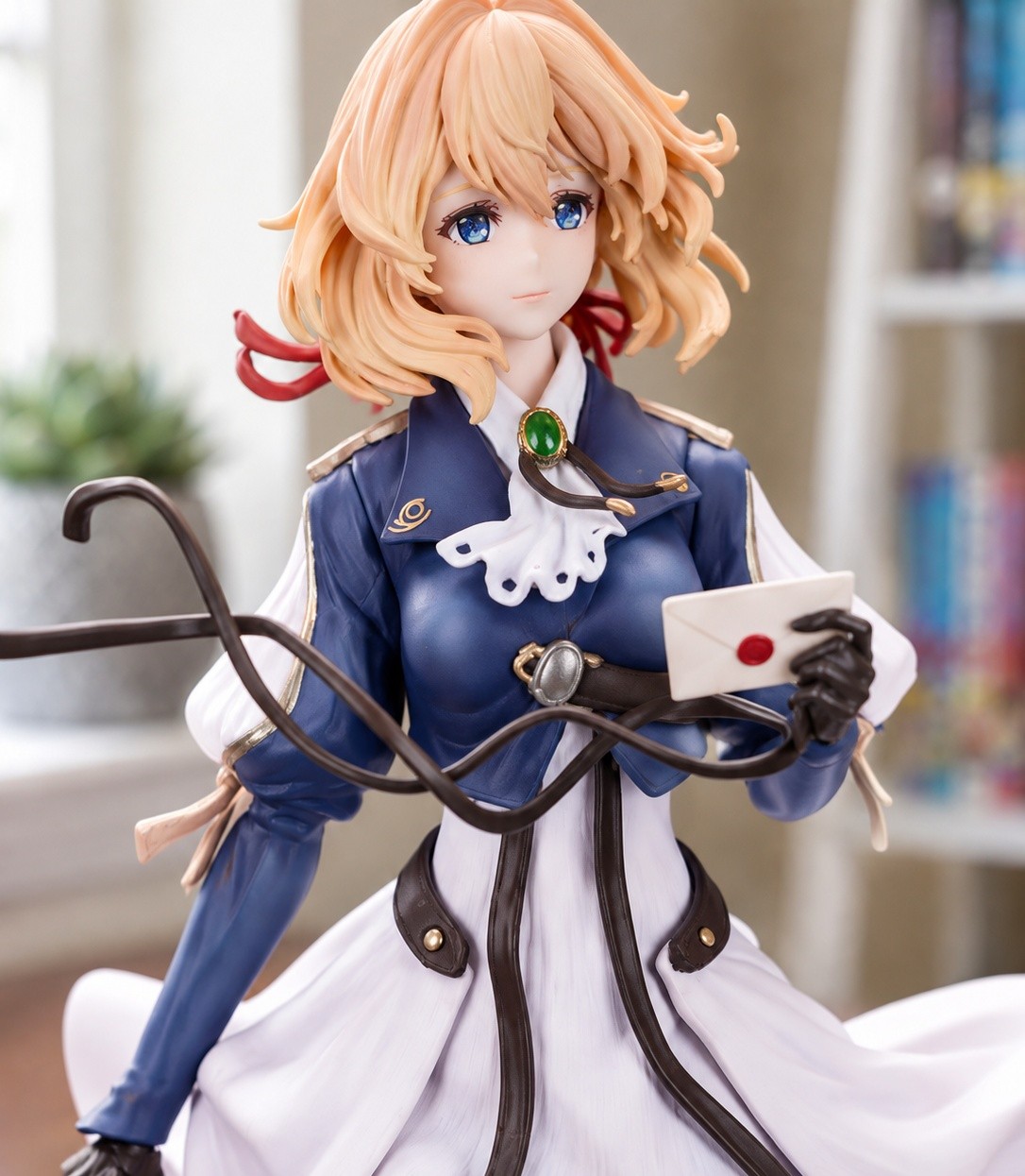 Violet Evergarden Figure 25cm 9.8in Suitcase Letter Anime Statue Collectible Violet Evergarden Figure 25cm 9.8in Suitcase Letter Anime Statue Collectible