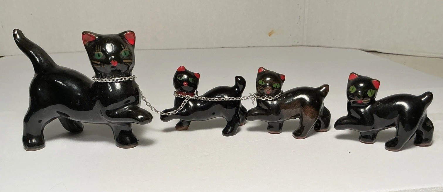 Vintage Black Kitty Cat Figurine With 3 Kittens On Chain Leash Green Eyes Japan
