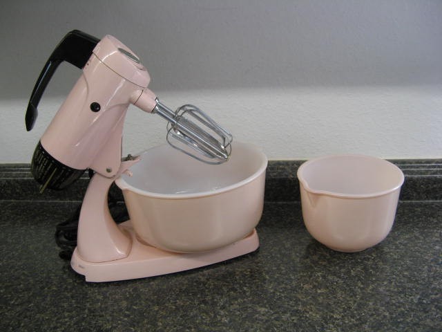 Vtg Sunbeam PINK Mixmaster 12 with pink bowls Glasbake 20 & 19  HTF 1950-60s MCM