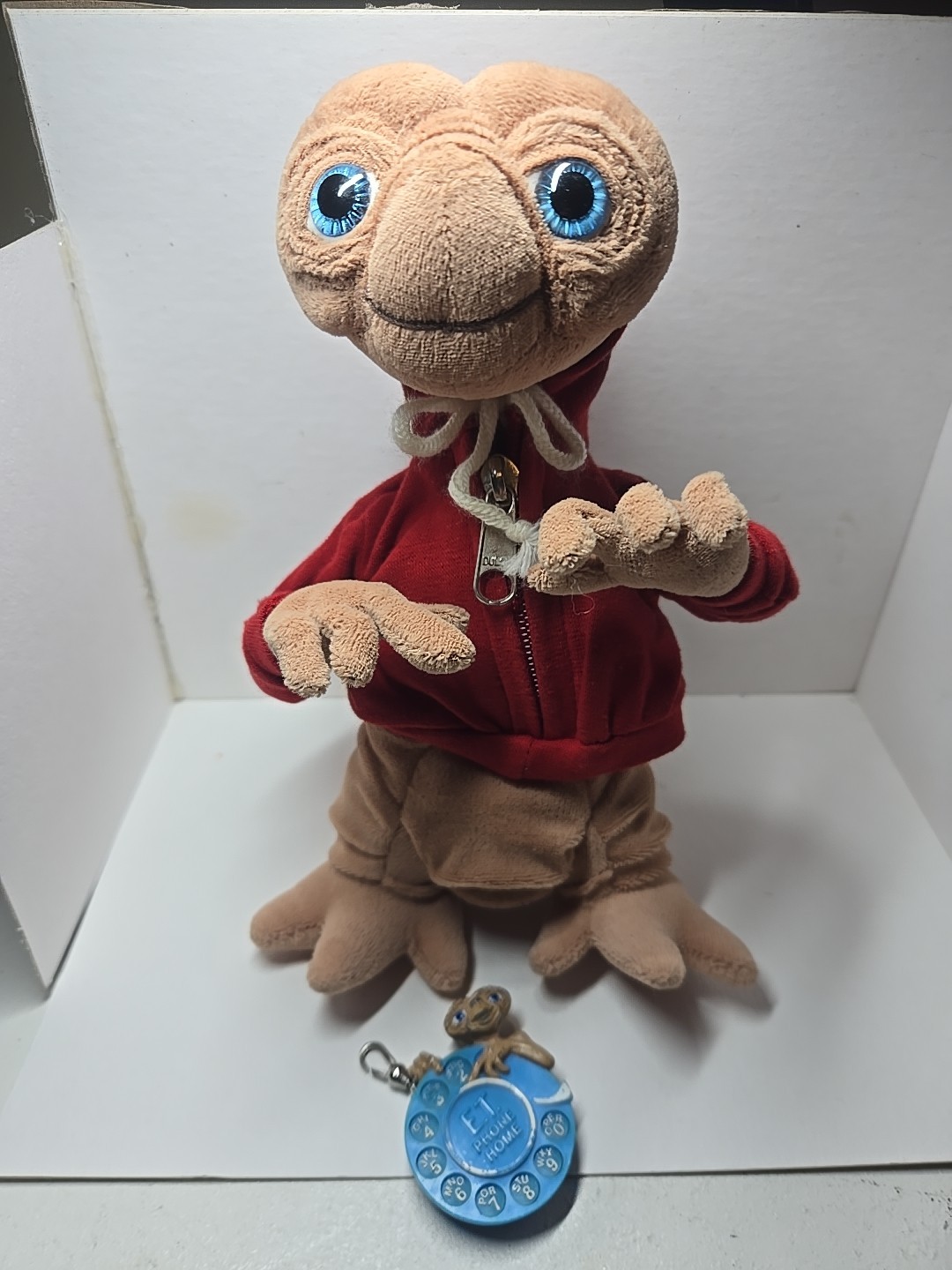Vintage 1984 Avon E.T. Key Ring Coin Holder And 9 Vintage 1984 Avon E.T. Key Ring Coin Holder And 9