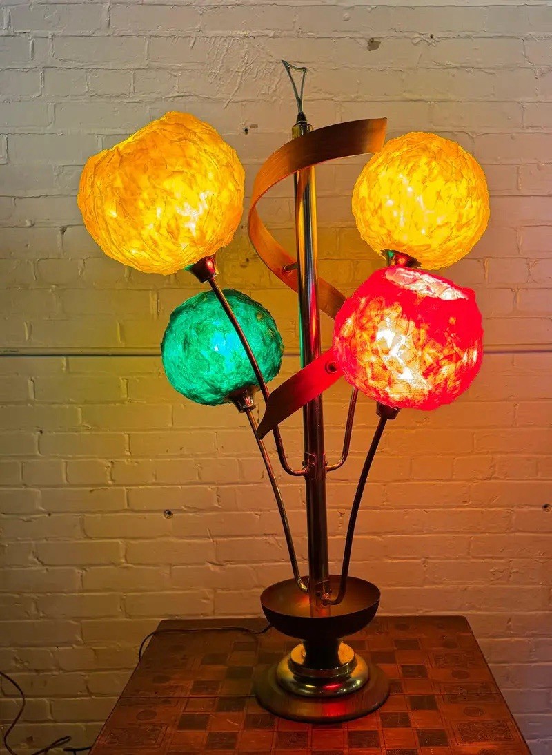 Classic Mid Century Spaghetti Shades spun lucite / walnut table lamp