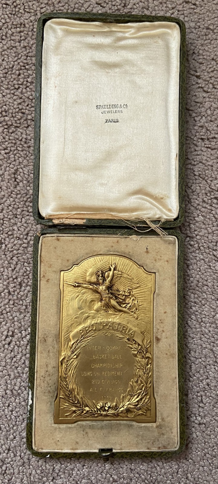 Beautiful and Rare WW1 USMC 5th Regiment, 2nd Division A.E.F. Table Medal - Case