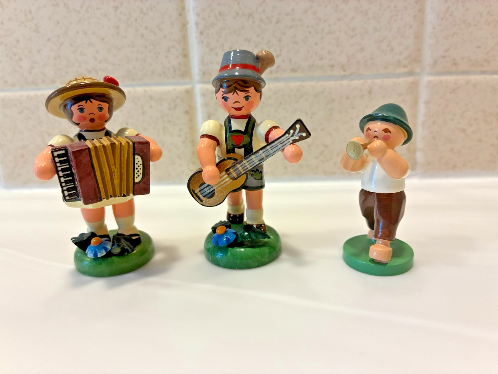 Lot of 3 Vintage HUBRIG Volkskunst Musical Children Guitar Accordion Germany