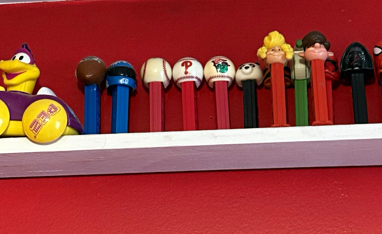 Large Lot of of over 200 PEZ Candy Dispensers Assorted Characters Large Lot of of over 200 PEZ Candy Dispensers Assorted Characters
