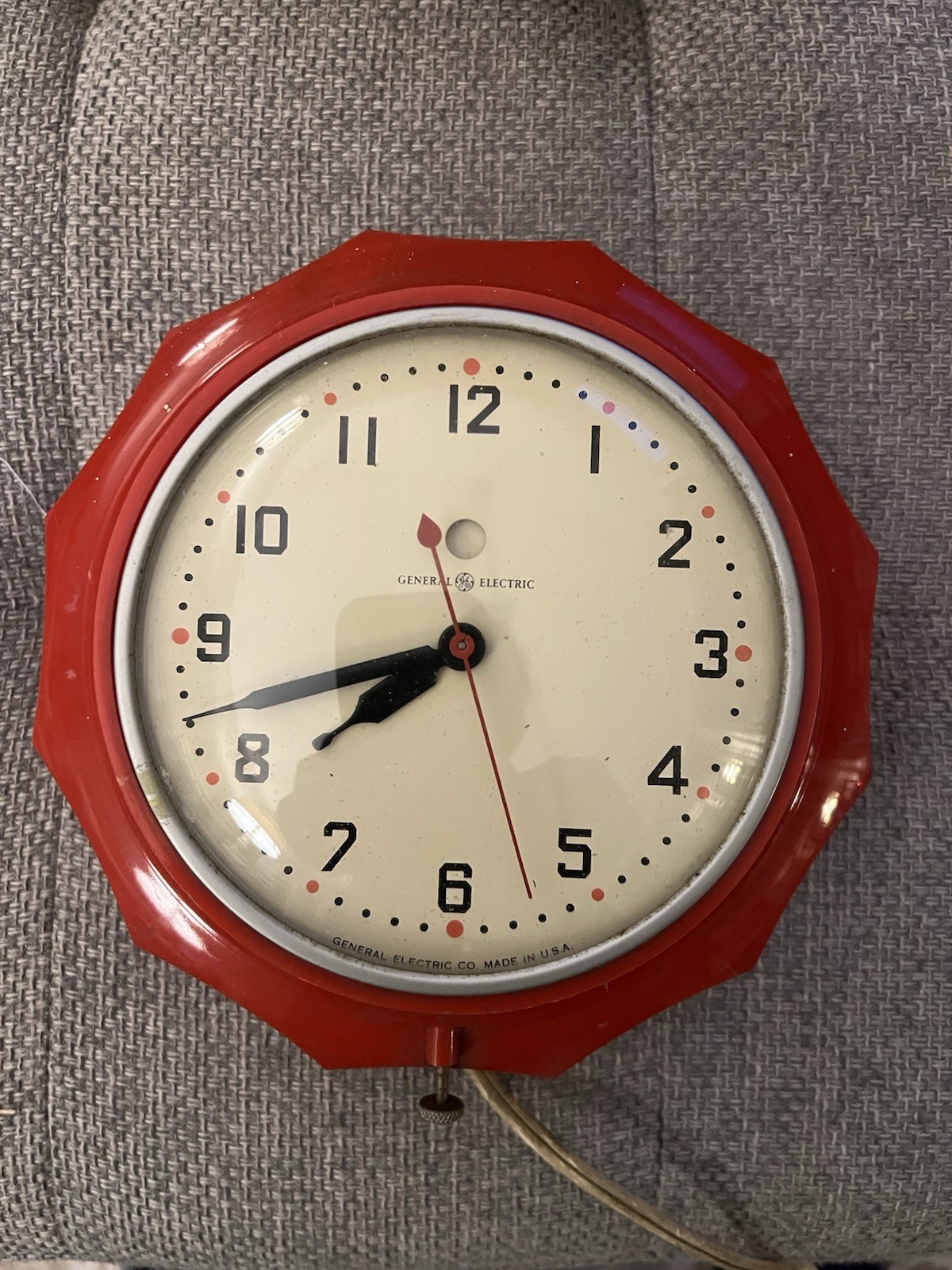Vintage 1940s 50s GE General Electric Bottle Cap Wall Clock Vintage 1940s 50s GE General Electric Bottle Cap Wall Clock