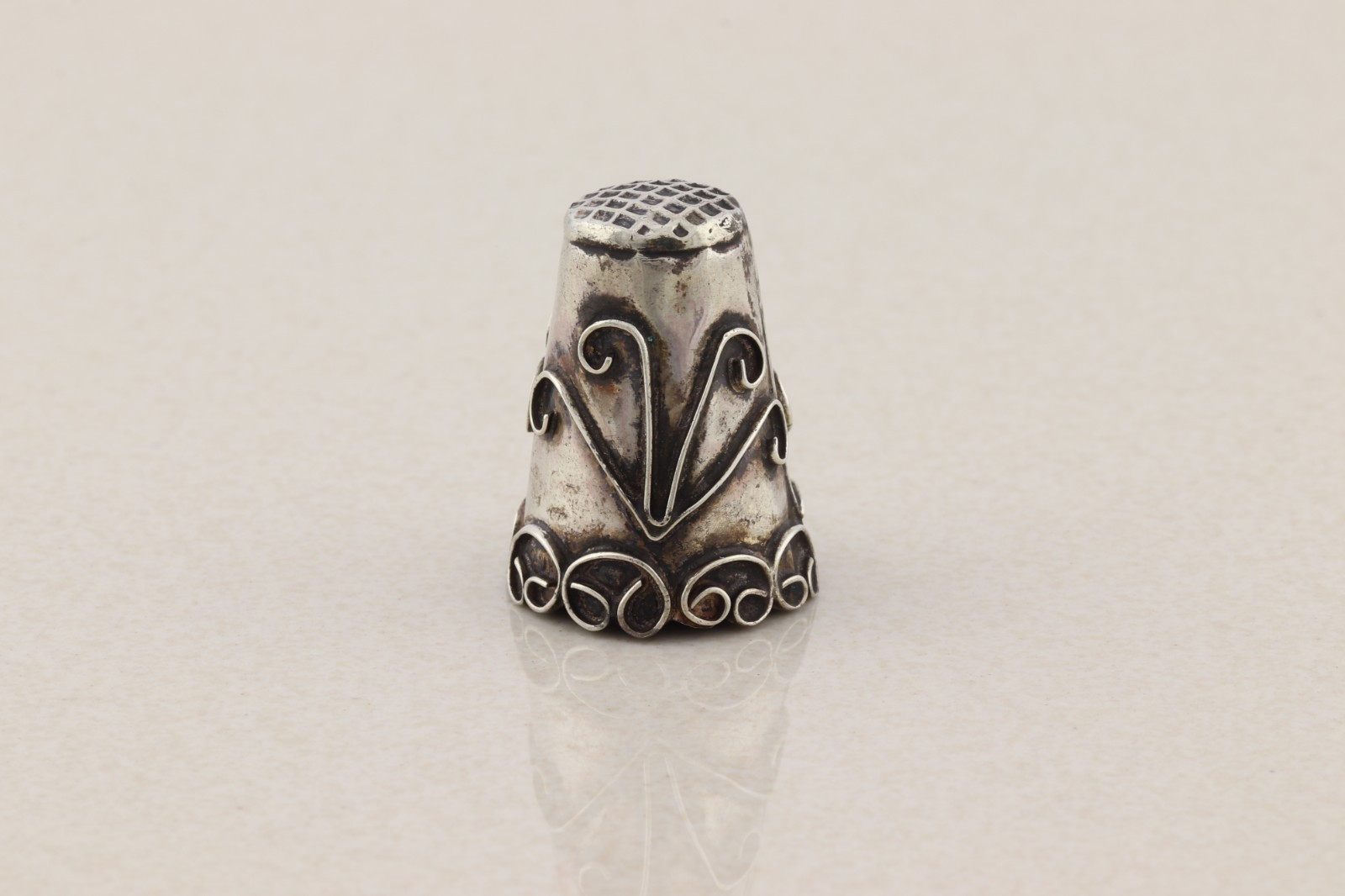 Sterling Silver Swirl Design Thimble Vintage Mexico Size 9 with 16.5mm opening Sterling Silver Swirl Design Thimble Vintage Mexico Size 9 with 16.5mm opening