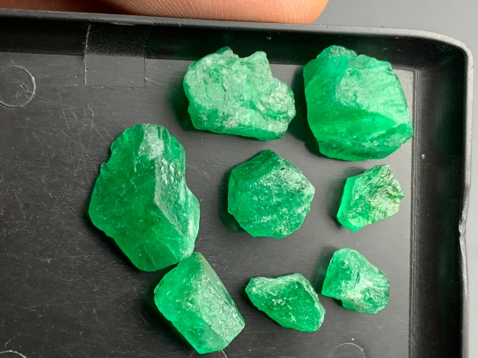 27.70 Carats Natural Emerald rough lot faceted grade from Swat Pakistan 27.70 Carats Natural Emerald rough lot faceted grade from Swat Pakistan