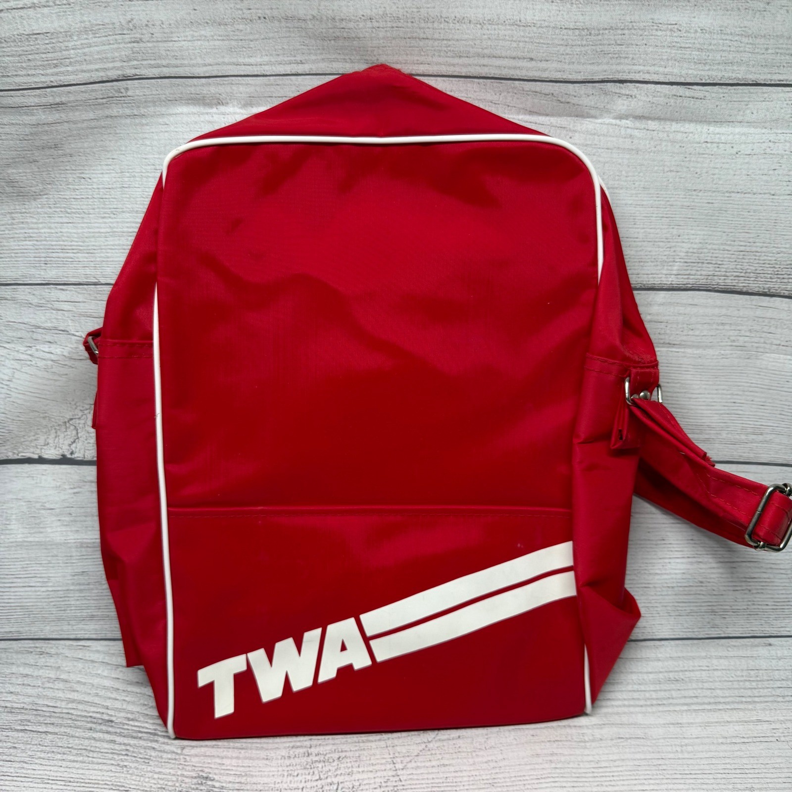 Vintage TWA Red Travel Bag with Shoulder Strap 70\'s Unused Vintage TWA Red Travel Bag with Shoulder Strap 70\'s Unused