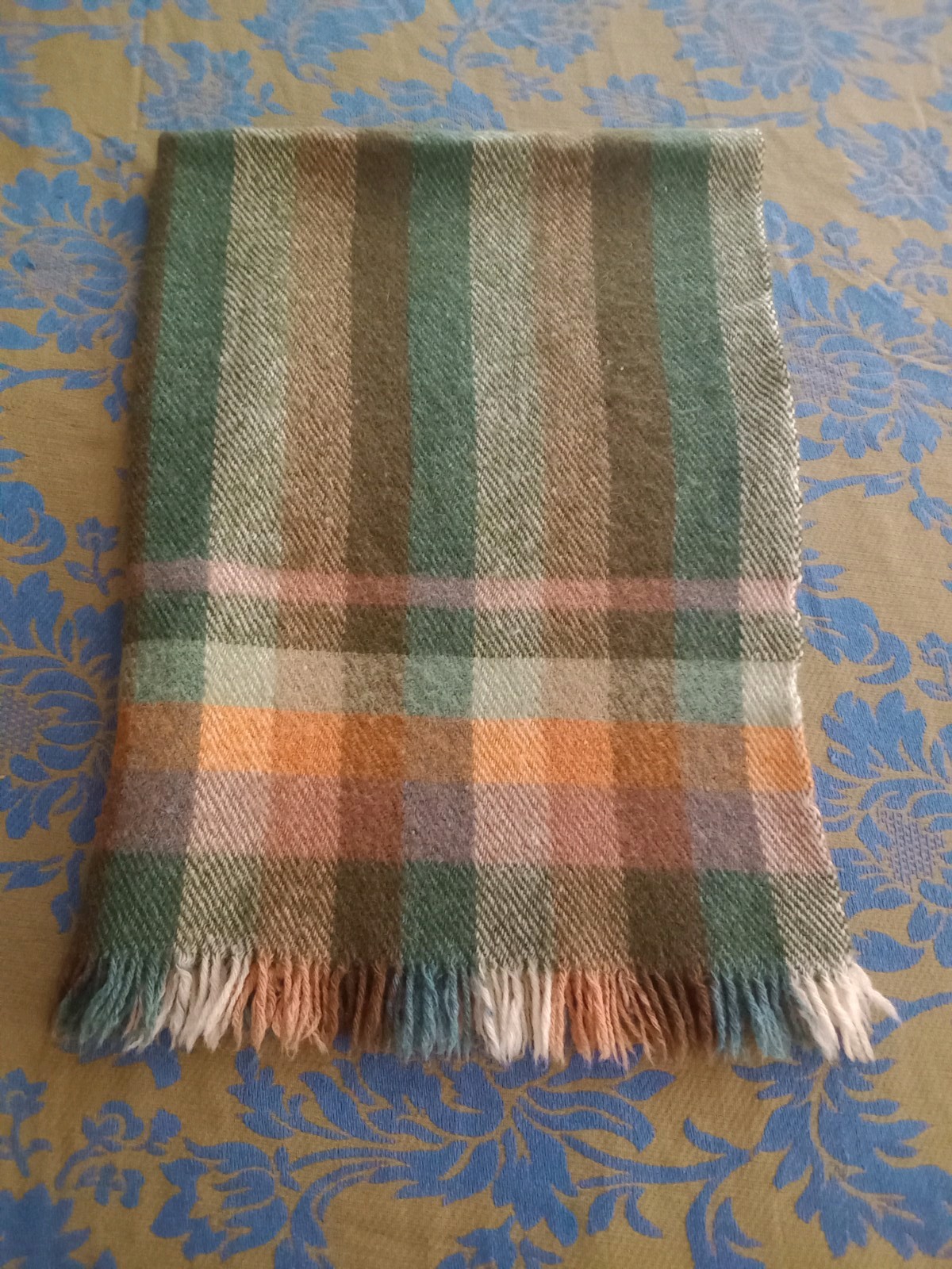 Vintage • The Crock of Gold • 100% Wool • Blanket / Throw • Handmade in Ireland Vintage • The Crock of Gold • 100% Wool • Blanket / Throw • Handmade in Ireland