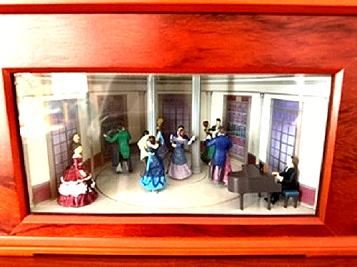 Mr. Christmas Gold Label Animated Music Box Dancing Figures and 10 Metal Disc