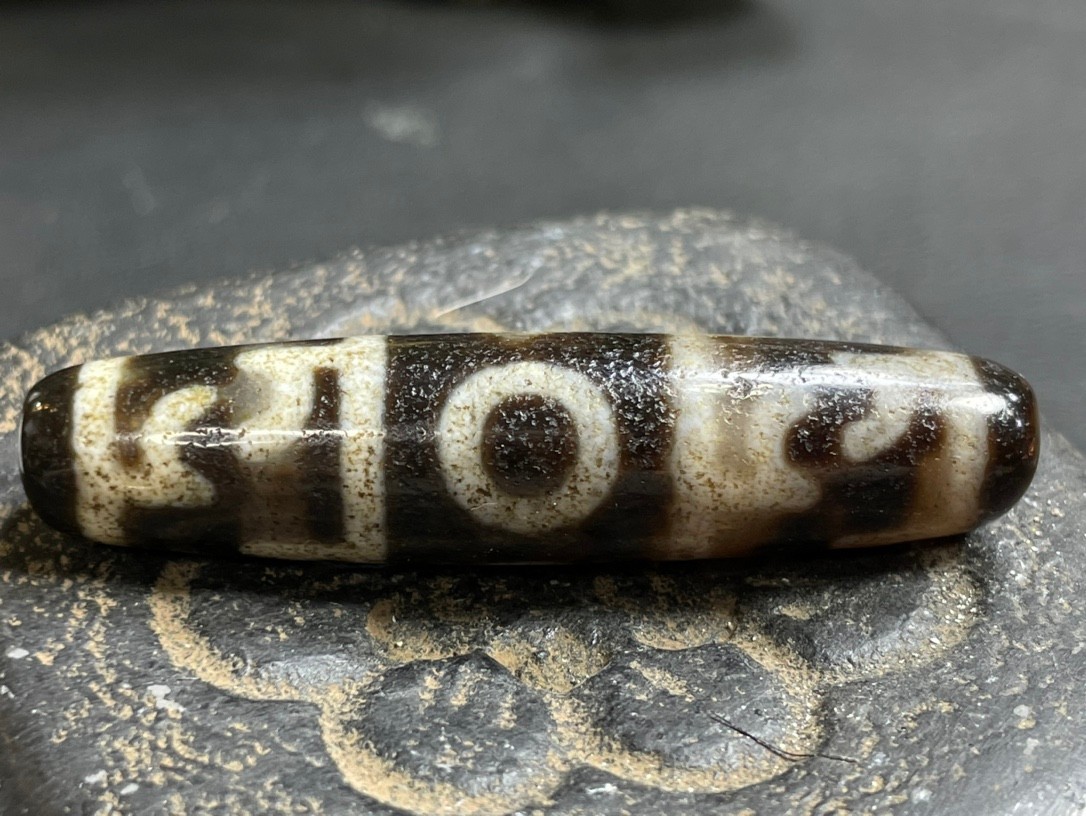 Old Tibetan Nepalese Himalayan Ancient 3 eye Old Dzi Talisman Beads Amulet 三眼天珠 Old Tibetan Nepalese Himalayan Ancient 3 eye Old Dzi Talisman Beads Amulet 三眼天珠